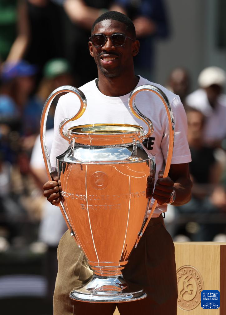 雷火电竞-法国选手登上冠军领奖台，实力无损的简单介绍