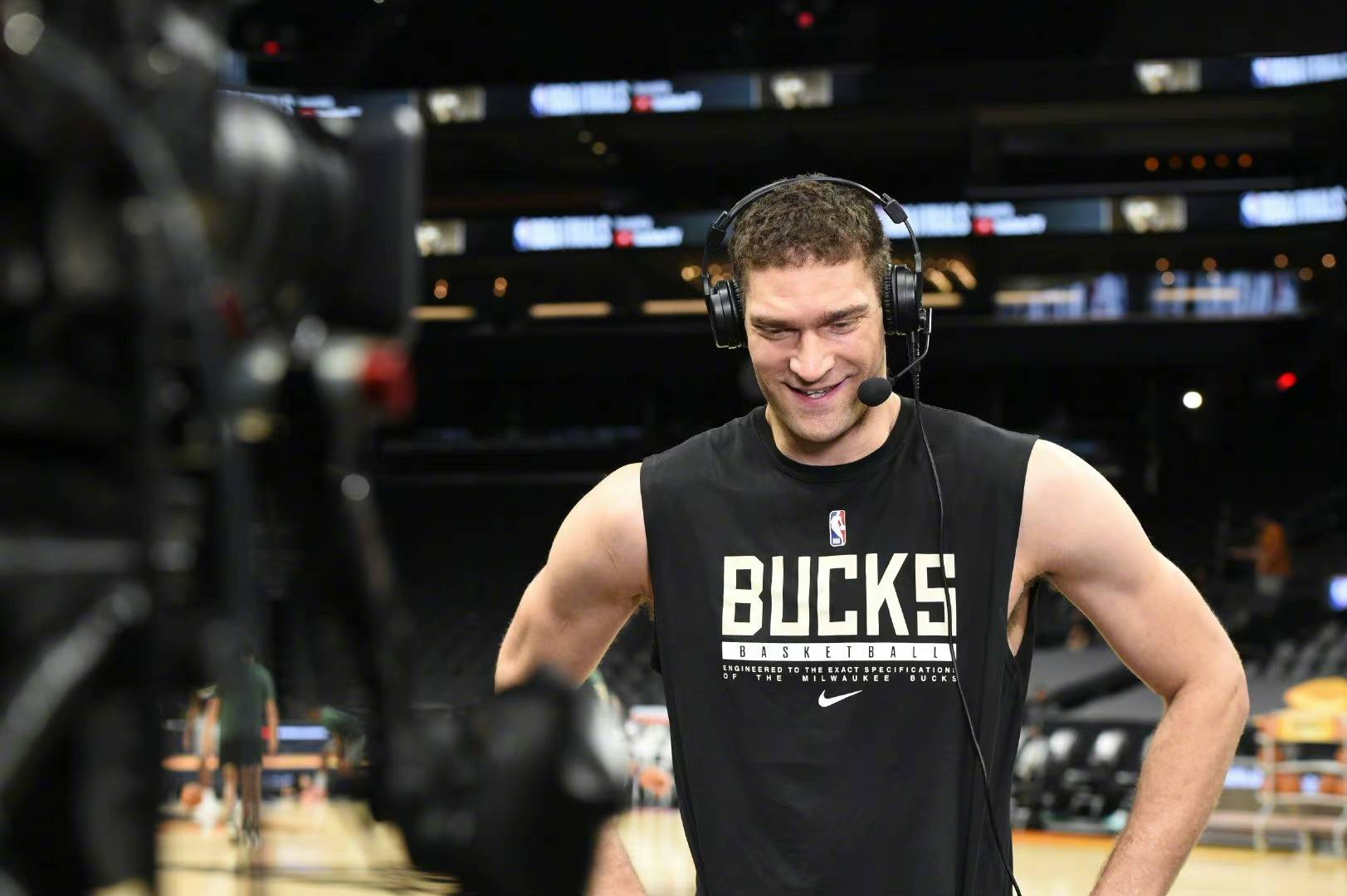 雷火电竞网站-关于雄鹿队全明星球员表现抢眼，队伍信心大增的信息