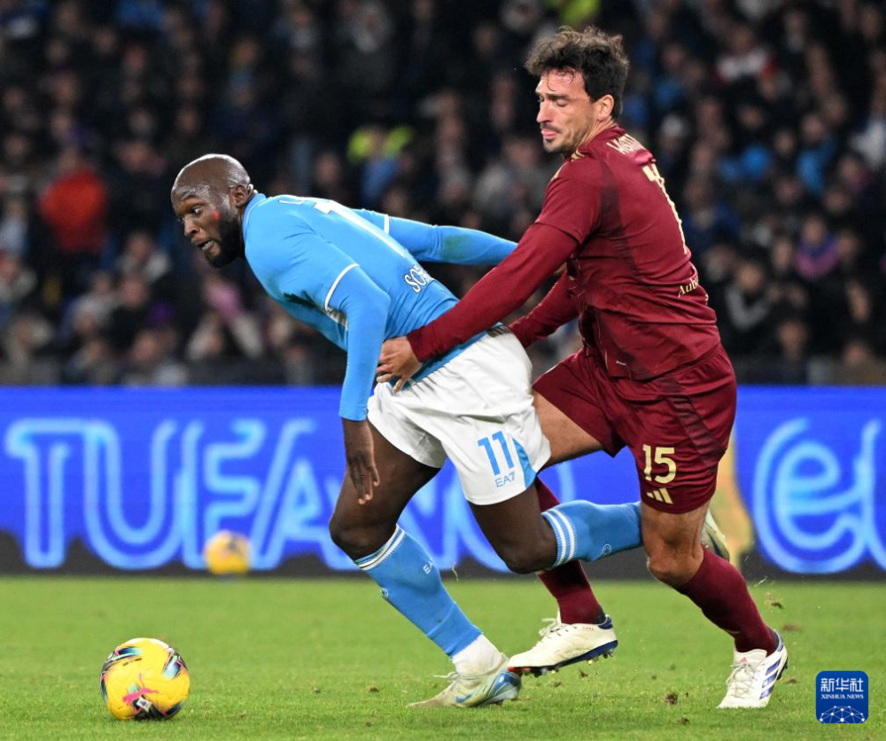 那不勒斯三连胜，领跑意大利足球联赛的简单介绍