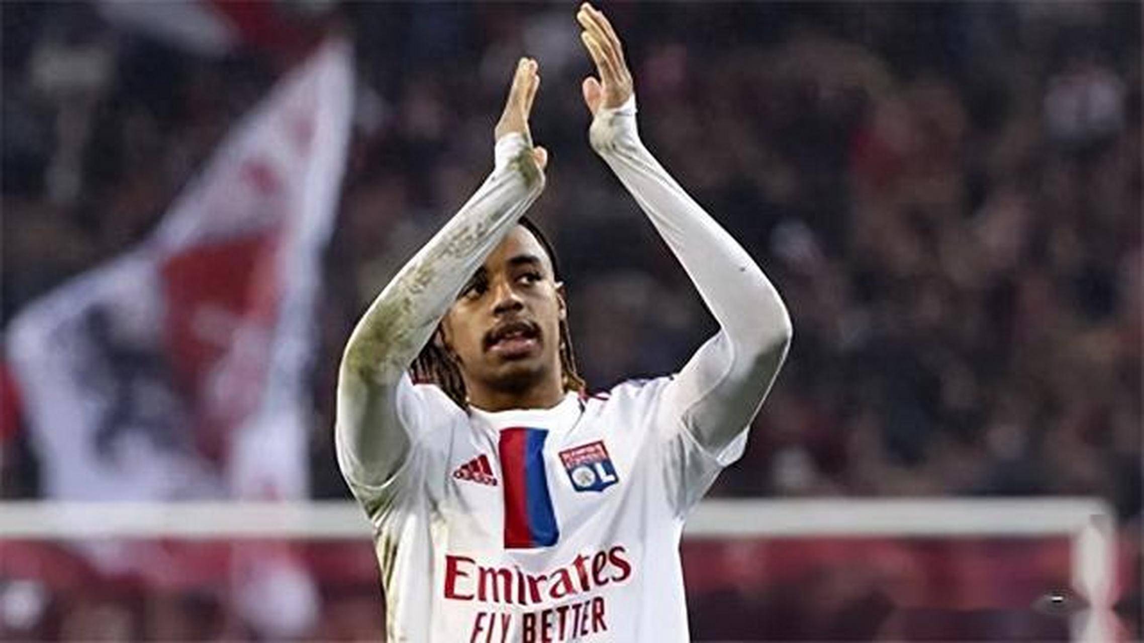 雷火电竞官网-包含里昂队大获全胜，连胜法国联赛四场的词条