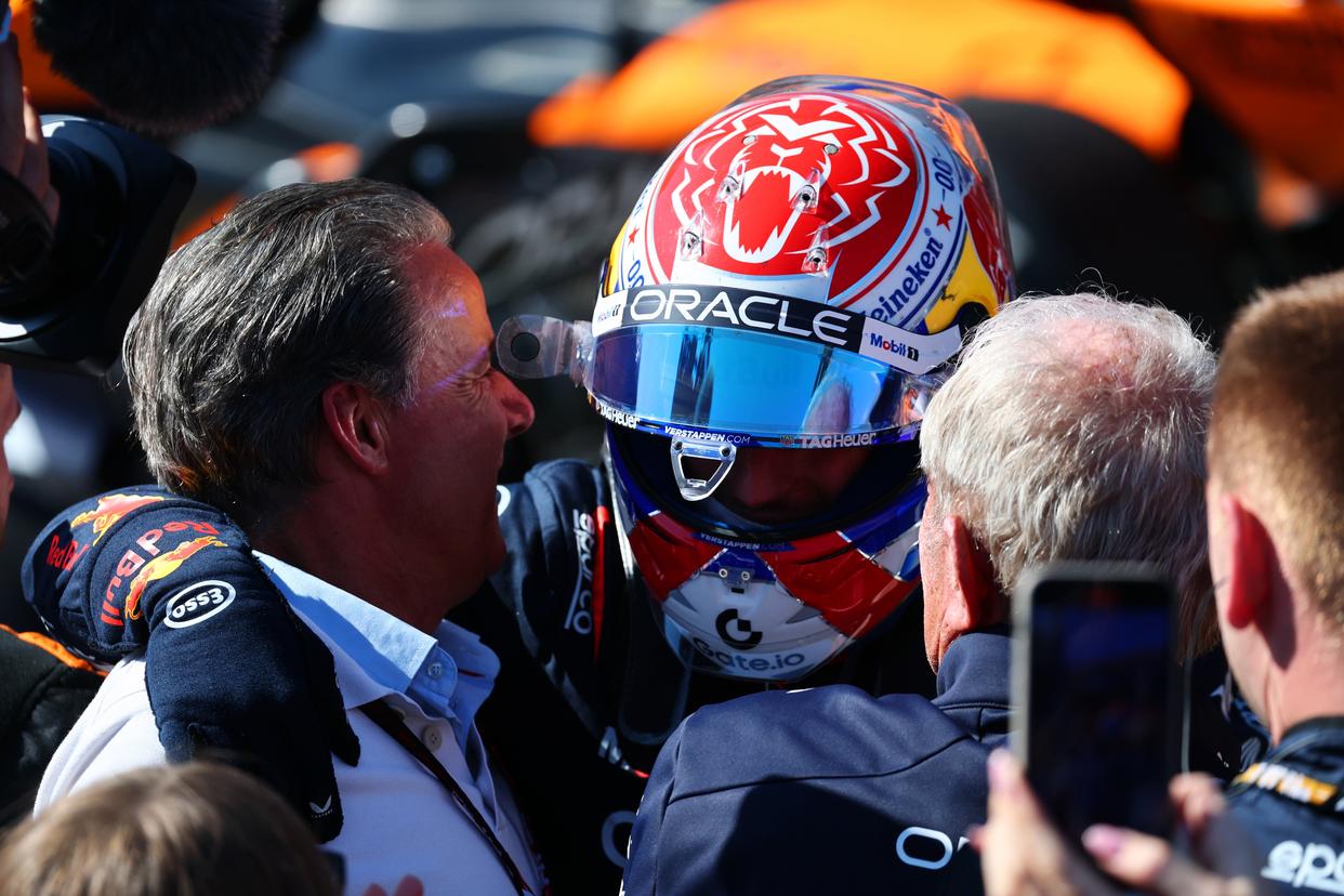 雷火电竞亚洲先驱-红牛二队横扫索伯车队，汉密尔顿关键制胜