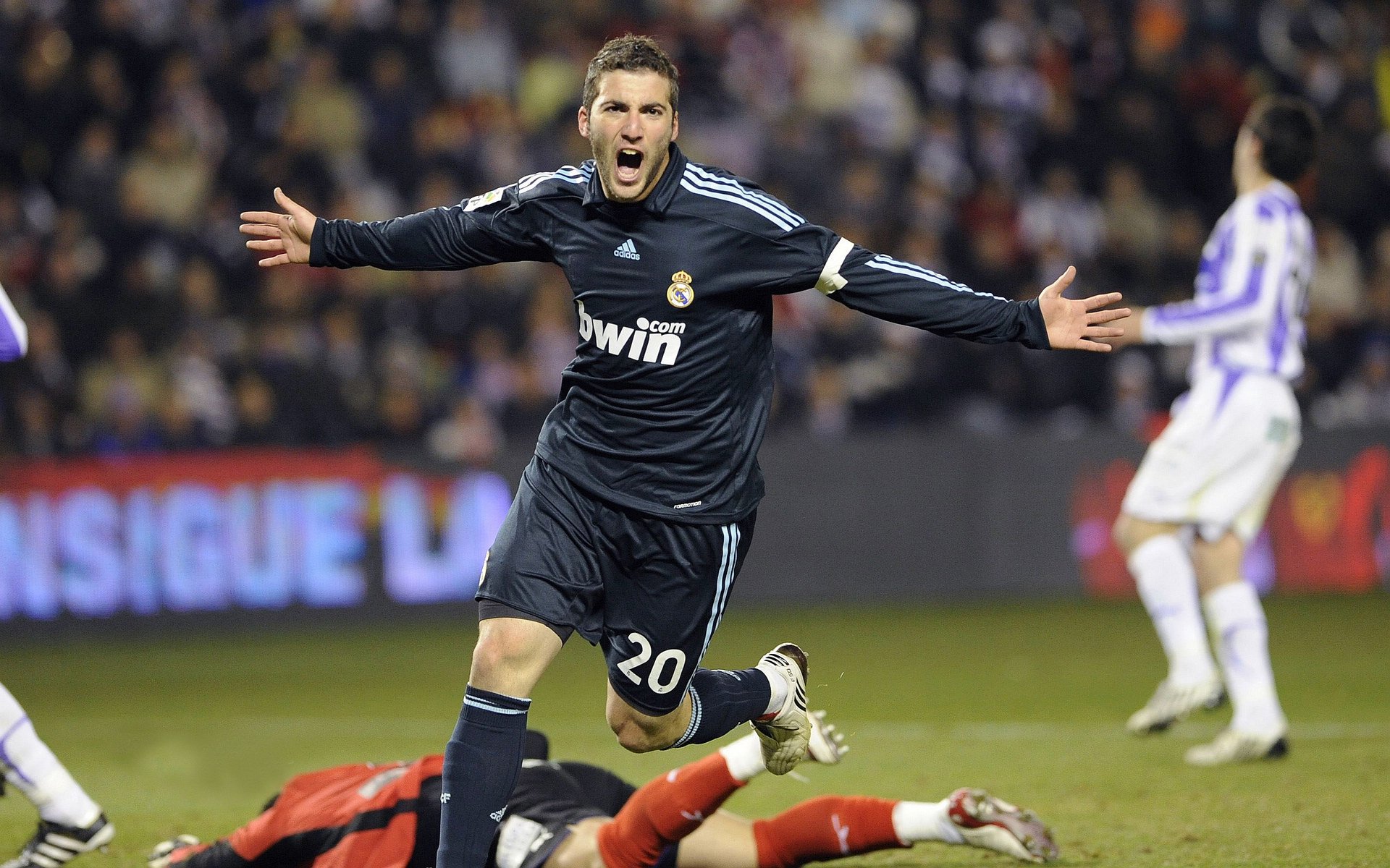 梦想与钢铁的对决，杰伦·格林如何击碎宏远王朝的壁垒