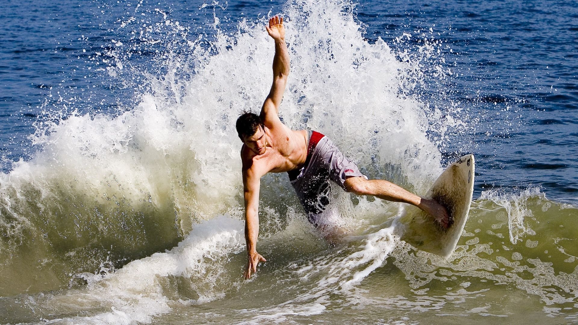 奇迹小子驯服蓝狮！英格兰青春风暴打穿切尔西，巴萨金童加维化身关键先生
